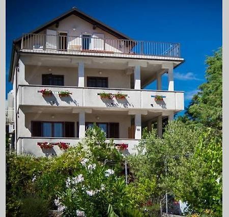 Apartments Loncar クルク エクステリア 写真