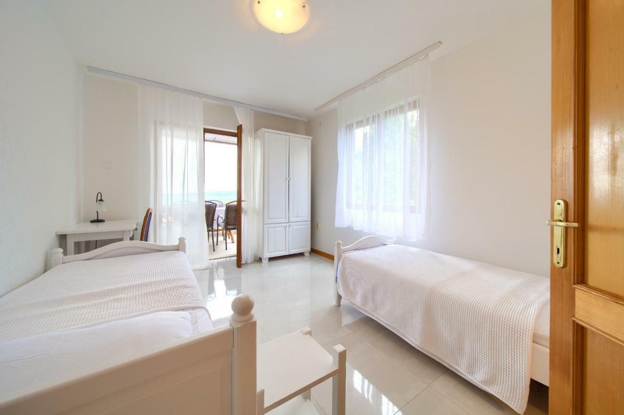 Apartments Loncar クルク エクステリア 写真