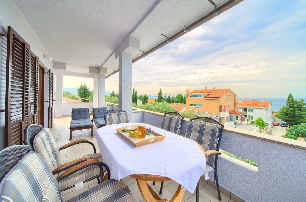Apartments Loncar クルク エクステリア 写真
