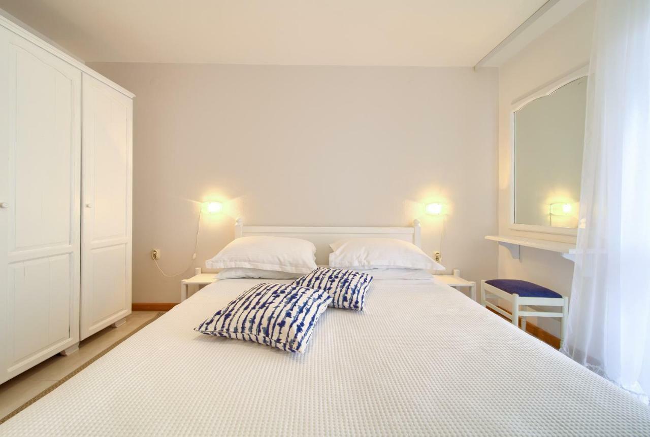 Apartments Loncar クルク エクステリア 写真