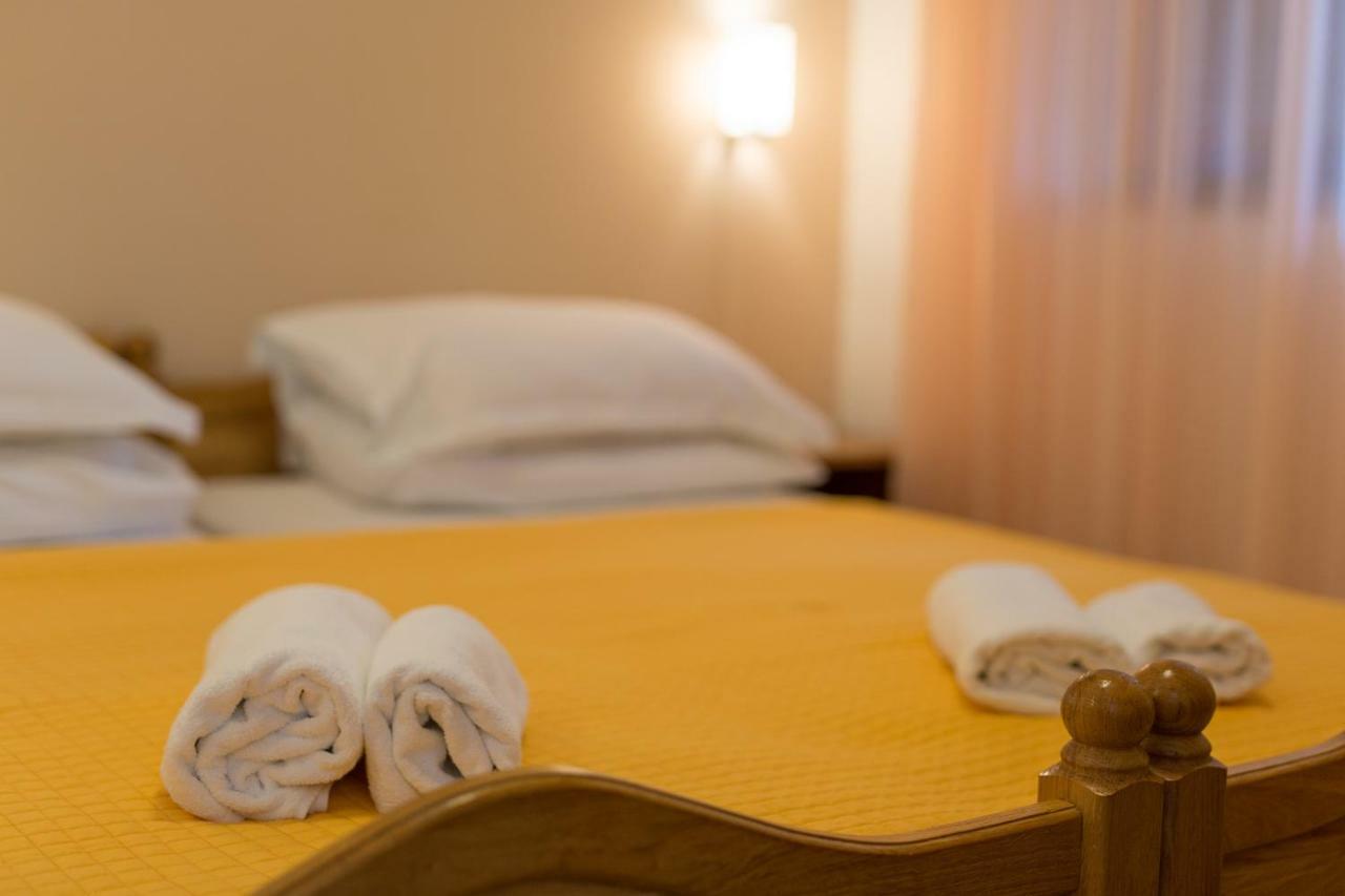 Apartments Loncar クルク エクステリア 写真